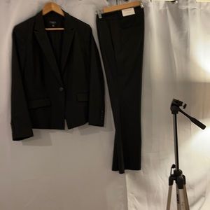Ann Taylor Black trousers 10P. “The Straight” in Modern
